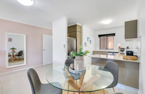 Cairns North Apartment | Relaxed Coastal Charm A Stylish Resort style Haven