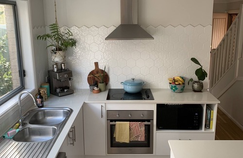 Woonona House | Coastal Sydney Getaway: Family-Friendly and Guest Rated 10/10