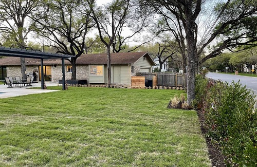 Dellana Hills House | Cozy Retreat with Pool & Hot Tub Near Downtown Austin