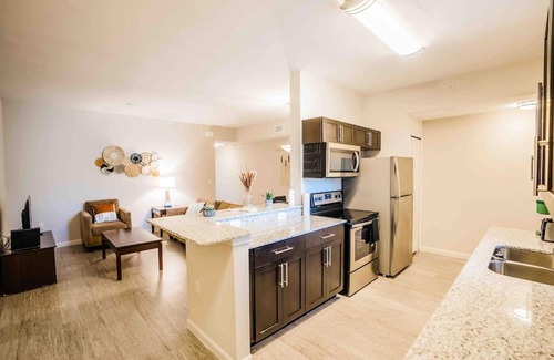 Fort Myers Apartment | Cozy King Bed Room with Full Kitchen & Pool Access