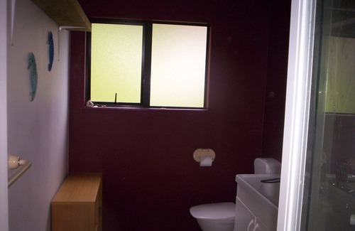 Opito Bay House | Idyllic Opito Kiwi Bach: Rated 10/10, Pet & Child Friendly