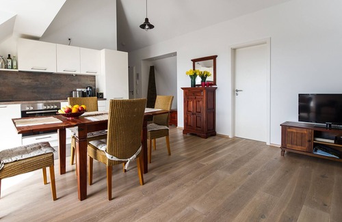 Ueberlingen Apartment | Peaceful Retreat with Lake Views in Überlingen West