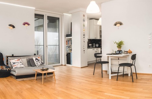 Erdberg Apartment | Serene Zen-Apartment with Scenic Views and Family-Friendly Amenities