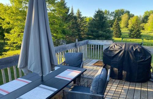 Stanstead Township Apartment | Serene Condo Zen with Kitchen, Perfect for Family Getaways