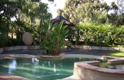 Middle Dural Bed & Breakfast | Relaxin: Family-Friendly Retreat with Pool & Kitchen