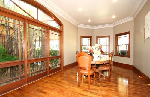 Middle Dural Bed & Breakfast | Relaxin: Family-Friendly Retreat with Pool & Kitchen