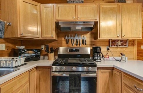New Lisbon Cabin | Relaxin Cabins: Cozy 2BR Retreat for Families