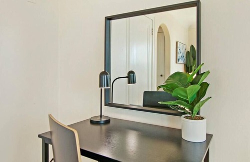 Skokie Apartment | Cozy 1BR Apartment in Vibrant Downtown Skokie