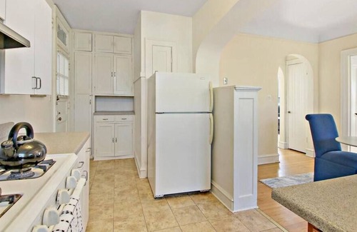 Skokie Apartment | Cozy 1BR Apartment in Vibrant Downtown Skokie