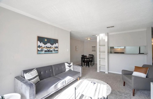 Midland House | Inviting 1BR Suite with Pool - Rated 10/10 by Guests