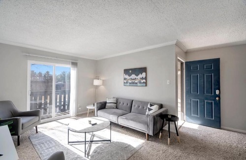 Midland House | Inviting 1BR Suite with Pool - Rated 10/10 by Guests