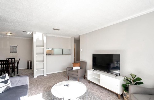 Midland House | Inviting 1BR Suite with Pool - Rated 10/10 by Guests