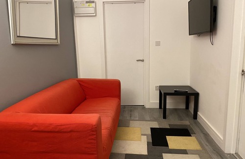 Bridgend Apartment | Inviting 2 Bed Flat with Kitchen in Bridgend for Families