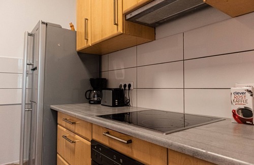 Simmering Apartment | Cozy 2-Bed Apartment with Kitchen for Long Stays