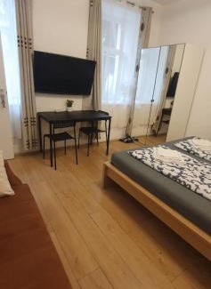 Simmering Apartment | Comfortable 2-Bed Apartment Ideal for Family Stays
