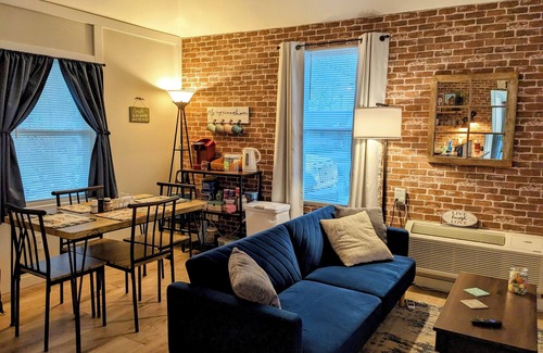 Buckeye Lake Cottage | Pet-Friendly 2-Bedroom Cottage with Hot Tub & Ocean View