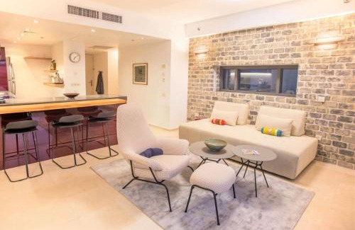 Tel Aviv City Center Apartment | Cozy 2-Bedroom Apartment with Parking Near Nahalat Binyamin