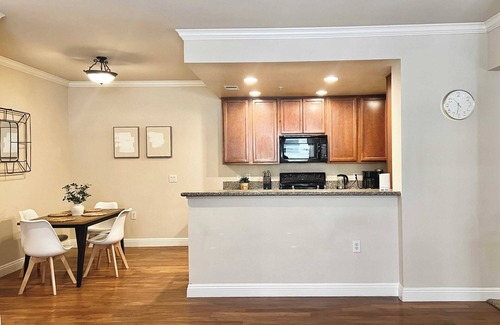 Reno/Tahoe Airport Apartment | Inviting 2-BR Apartment with Pool, Hot Tub & Gym Access