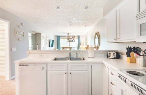 Pawleys Island Condo | Tranquil 2BD True Blue Golf Resort with Pools & Ocean View