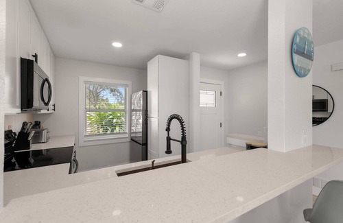 Bay Acres House | Cozy 2BR Florida Home Steps from the Beach with Ocean View