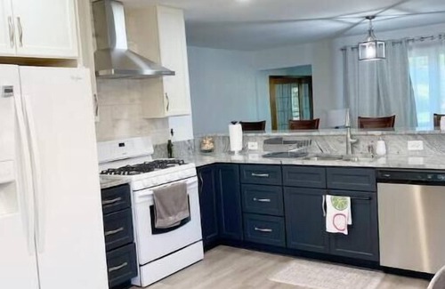 Rolling Meadows House | Idyllic 3-Bedroom Home with Spa and Breakfast Included