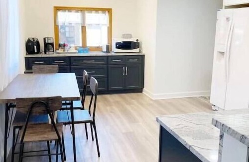 Rolling Meadows House | Idyllic 3-Bedroom Home with Spa and Breakfast Included