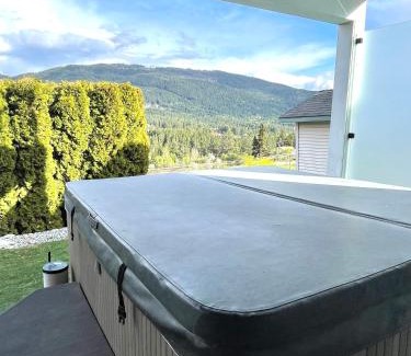 Foothills Apartment | Inviting 3 Bedroom Suite near Silver Star Resort