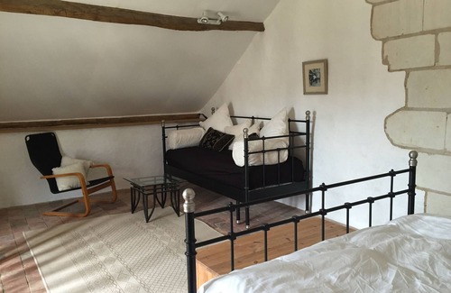 Le Guedeniau Cottage | Tranquil Gite with Pool for 4-6 in Loire, France