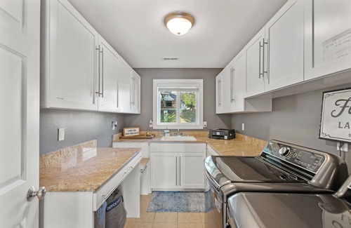 Lake Stevens House | Lakefront Haven: 4 Bed, Spa & Hot Tub on Lake Stevens
