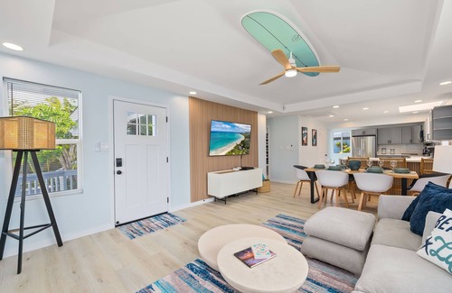Kalama Tract Villa | Relaxing 5bd/3ba Kailua Home Just Steps from Kailua Beach with Wifi and A/C