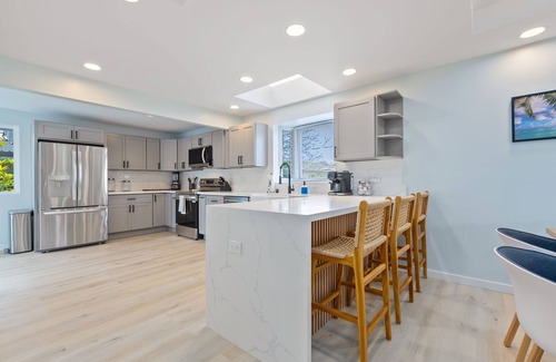 Kalama Tract Villa | Relaxing 5bd/3ba Kailua Home Just Steps from Kailua Beach with Wifi and A/C