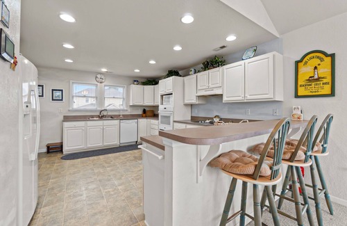 Monteray Shores House | Relaxing 6BR home with Private Pool