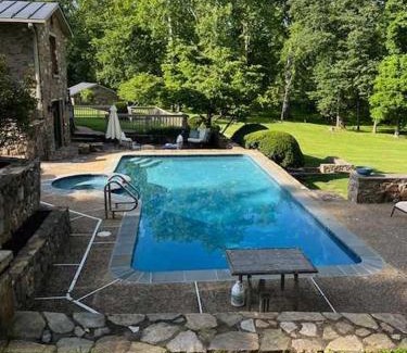 Aldie House | Relaxing Aldie Retreat with Fireplaces and Pool