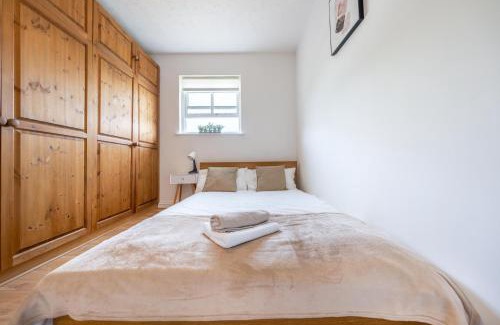 Bishop's Stortford Apartment | Convenient Apartment Near Stansted Airport & Town Centre