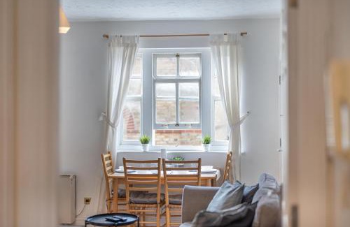 Bishop's Stortford Apartment | Convenient Apartment Near Stansted Airport & Town Centre