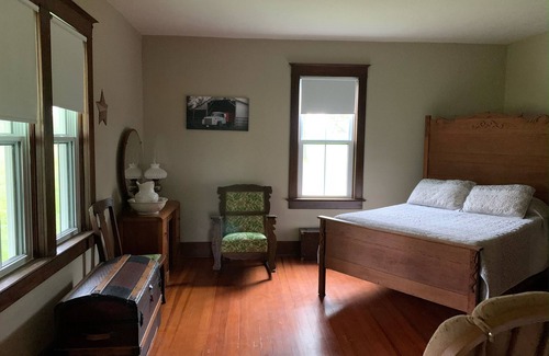 Hermann Other | Cozy Farmhouse Retreat Near Hermann with Breakfast Included