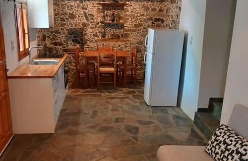 Vizari House | Cozy Retreat at Nick & Avge's Cottage - Guest Rated 10/10
