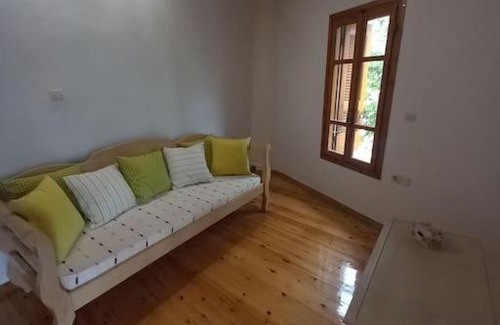Vizari House | Cozy Retreat at Nick & Avge's Cottage - Guest Rated 10/10