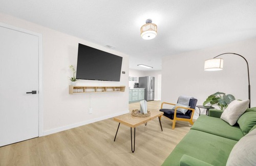 Apollo Beach House | Serene Apollo Oasis: Pet-Friendly Family Retreat