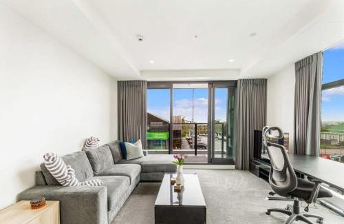 Mount Eden Apartment | Inviting Apartment Near Eden Park for Your Next Getaway