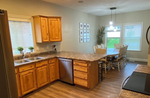 Providence House | Ideal Getaway for Families & Business Near Logan and Recreation