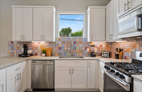 Montopolis House | Relaxing Austin Escape | Cowboy Pool + Casita