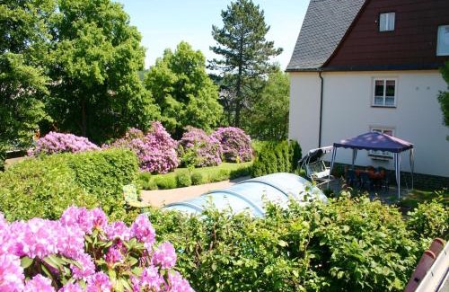 Pockau-Lengefeld Apartment | Relaxing Base in Pockau, cleaning included