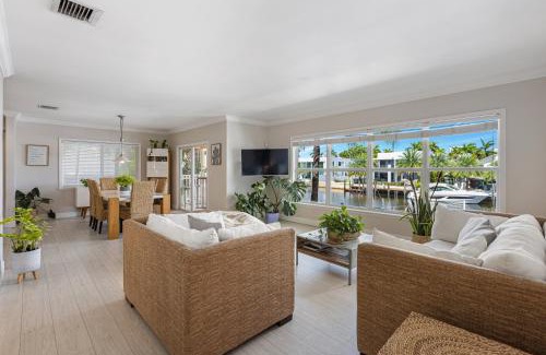 Hendricks and Venice Isles Apartment | Relaxing Beach Apartment with Pool near Las Olas Blvd