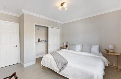 Hendricks and Venice Isles Apartment | Relaxing Beach Apartment with Pool near Las Olas Blvd