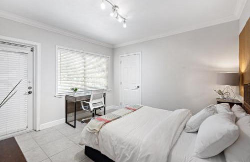 Hendricks and Venice Isles Apartment | Relaxing Beach Apartment with Pool near Las Olas Blvd