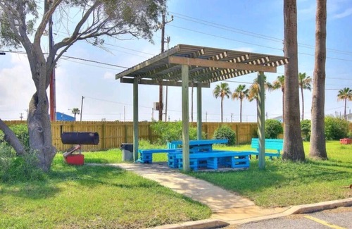 North Beach Condo | Beachfront Condo with Pool and Ocean View Retreat