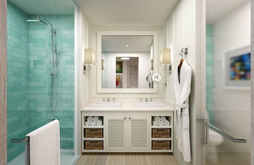 Hollywood Hotel | Relaxing Beachfront Room with Outdoor Pool and Near Oceanwalk Mall