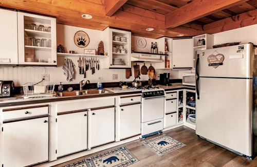 Sugarloaf Cabin | Relaxing Big Bear A-Frame Cabin with Hot Tub, Fire Pit & King Bed