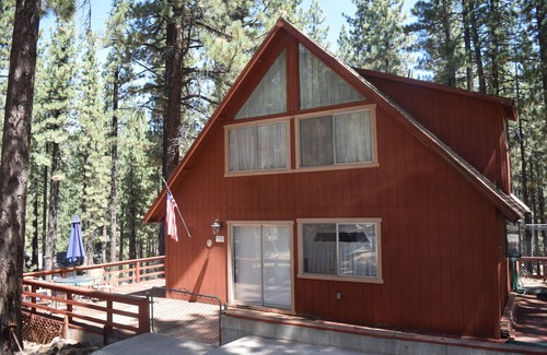 Markleeville Cabin | Cozy Cabin Retreat with Spa and Pool in the Woods